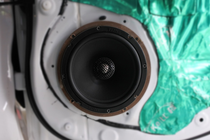 丰田致炫无损换装意大利TEC MY6K两分频套装喇叭+霸克CX650同轴喇叭